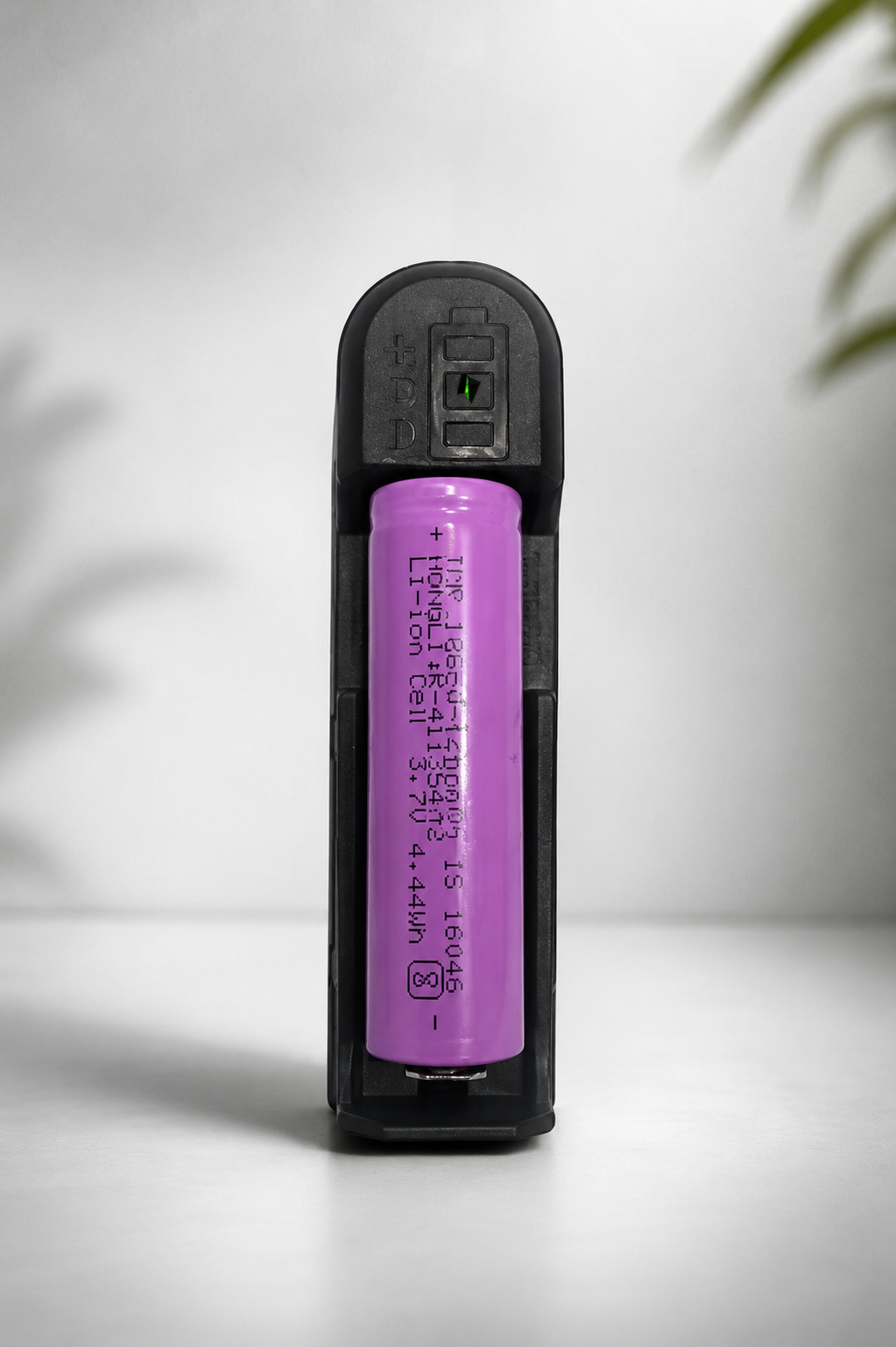 Universal Single Slot 18650 Lithium-Ion Battery Charger with 1 x 18650 3.7V Rechargeable Li-ion Battery | LED Charging Indicator | Black